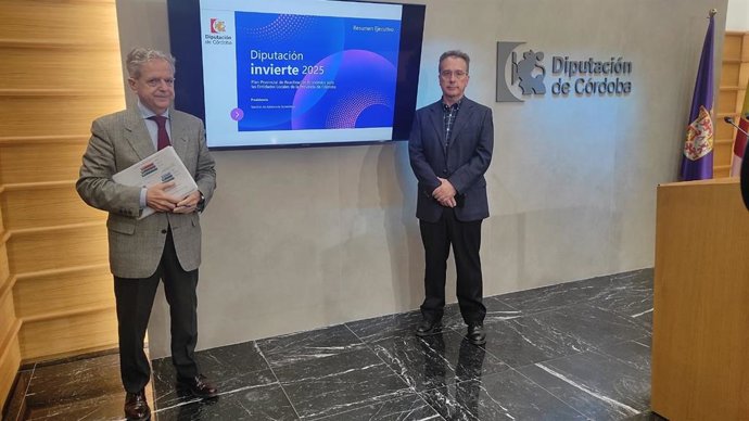 Fuentes (izda.), en la presentación del programa 'Diputación Invierrte'.