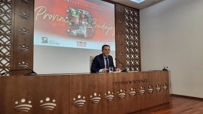 El presidente de la Diputación de Badajoz, Miguel Ángel Gallardo, presenta las Medallas de Oro de la Provincia.