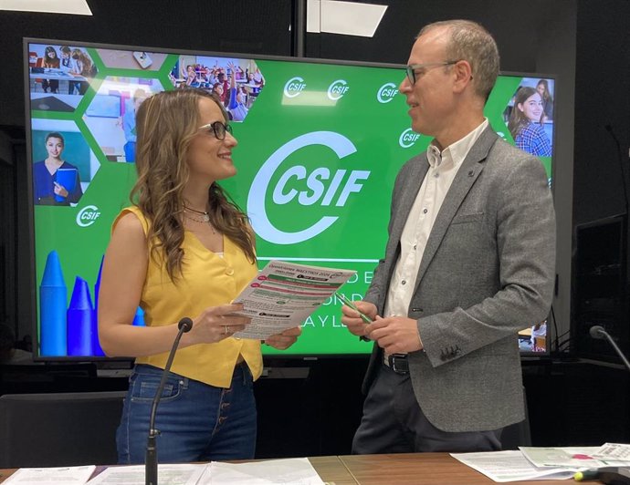 Archivo - Imagen de archivo de la presidenta de Educación de CSIF, Isabel Madruga, junto al secretario de negociación del sector de Educación, Mariano González, en una rueda de prensa.