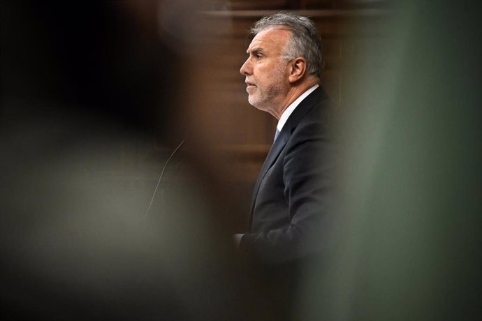 El ministro de Política Territorial, Ángel Víctor Torres, durante su intervención en una sesión plenaria en el Congreso de los Diputados, a 10 de abril de 2025, en Madrid (España). 
