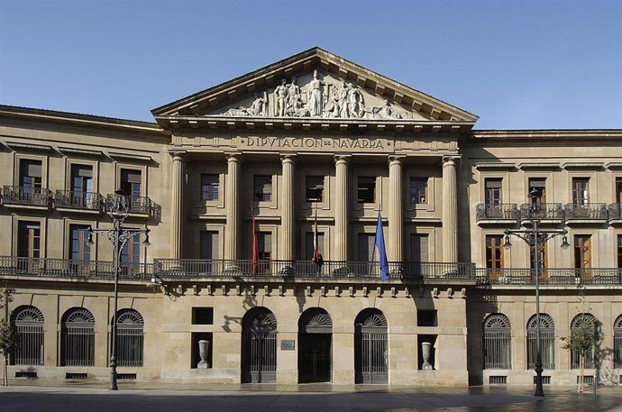 Fachada del Palacio de Navarra
