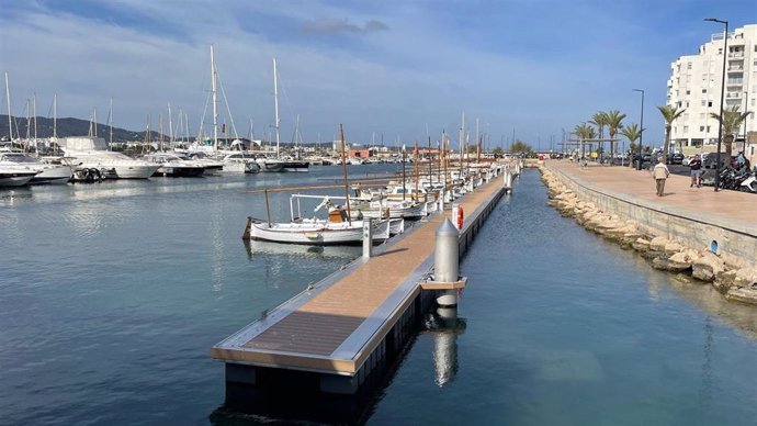 Archivo - Renovación de los pantalanes del puerto de Sant Antoni de Portmany