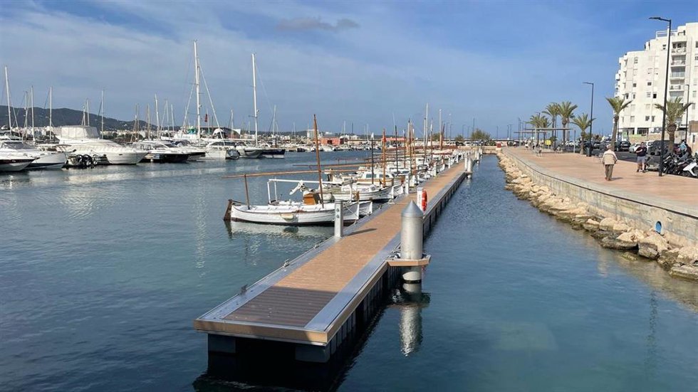 Archivo - Renovación de los pantalanes del puerto de Sant Antoni de Portmany