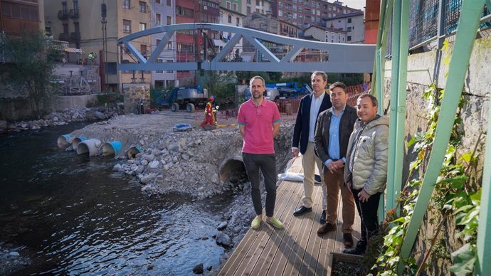 Visita a las obras del puente de Gabolats en Soraluze