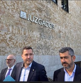 El secretario de Jucil a su llegada a los juzgados.