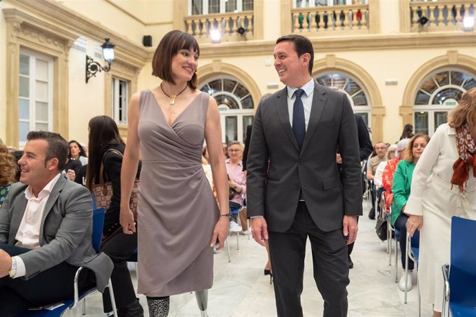 La periodista Irene Villa inspira a la provincia de Almería con su conferencia 'Los ochomiles de la vida'.