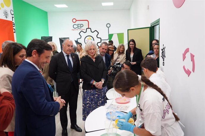 Mercedes Colombo en la inauguración del Aula del Futuro en el Centro del Profesorado Algeciras-La Línea.