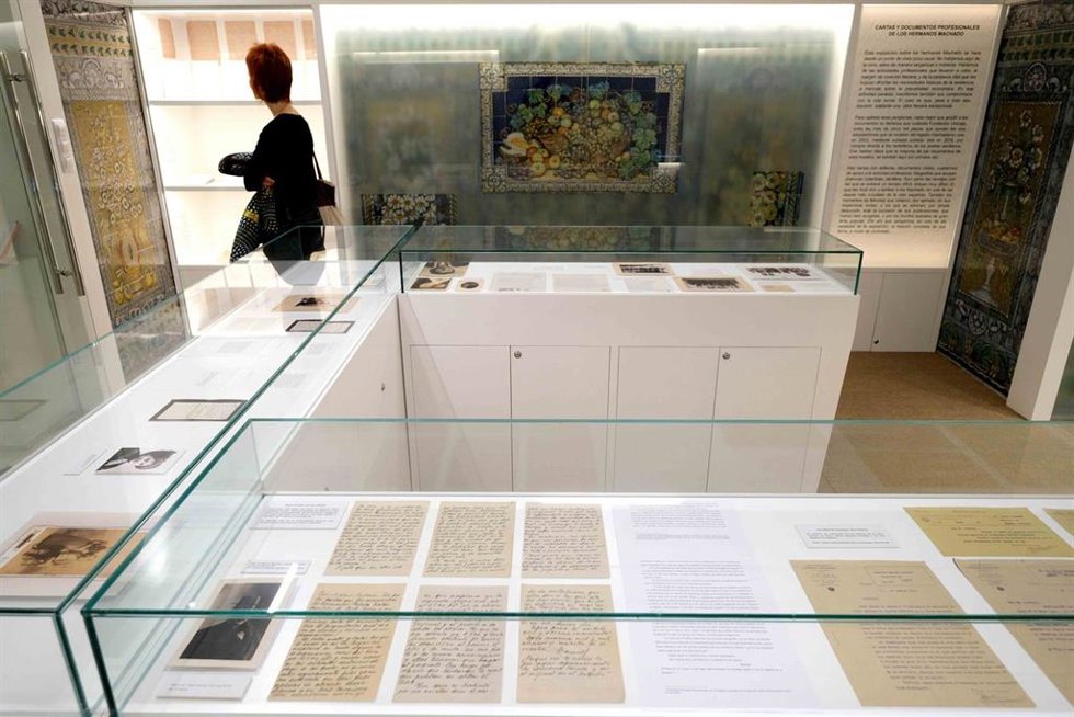 La exposición 'Cartas y documentos profesionales de los hermanos Machado' en el centro cultural de la Fundación Unicaja en Sevilla.
