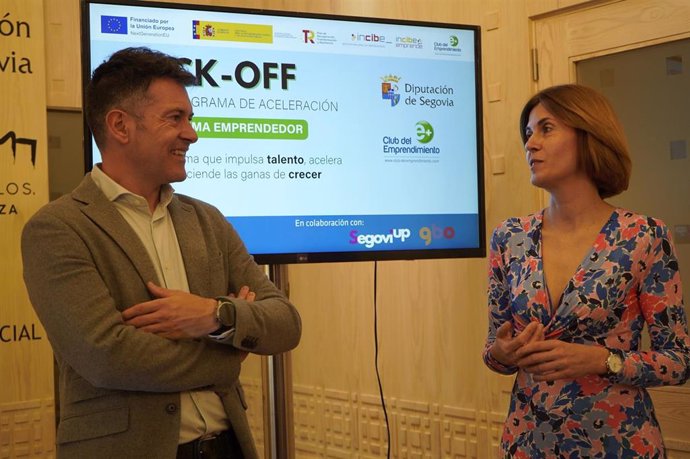 La diputada de promoción Provincial, Magdalena Rodríguez, con el organizador del programa, Miguel Ángel Reyes.