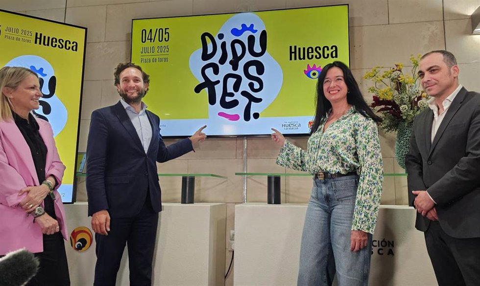 El presidente de la DPH, Isaac Claver, y la alcaldesa de Huesca, Lorena Orduna, en la presentación del Dipufest.