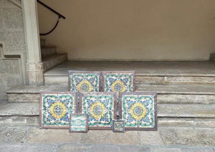 La Policia de la Generalitat recupera 22 taulells del segle XVIII que pertanyen al Palau dels Català de Valeriola