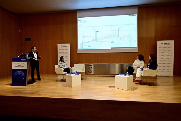 Ponencia del doctor Ángel Horcajadas en las ponencias sobre desarrollo cognitivo