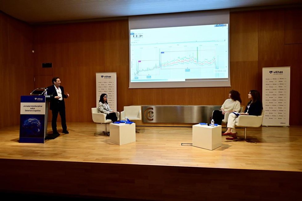 Ponencia del doctor Ángel Horcajadas en las ponencias sobre desarrollo cognitivo