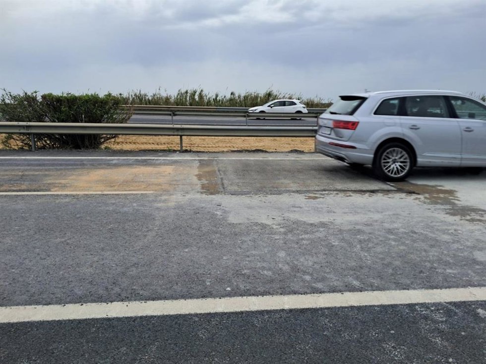 Imagen de la calzada de la A-49, en la provinia de Huelva, con el socavón ya reparado.