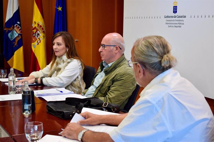 Acuerdan poner a disposición del colectivo Sin Identidad un servicio de acompañamiento en salud mental