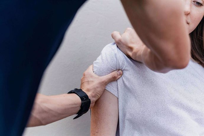 Salud Laboral refuerza sus servicios de fisioterapia y psicología para empresas tras la DANA de Valencia
