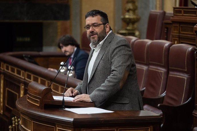 El diputado de Sumar MÉS Vicenç Vidal interviene durante una sesión plenaria en el Congreso de los Diputados, a 18 de marzo de 2025, en Madrid (España).