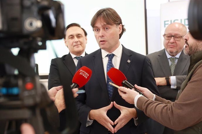 Archivo - El presidente de la Asociación de Universidades Públicas de Andalucía, Francisco Oliva, en una imagen de archivo.