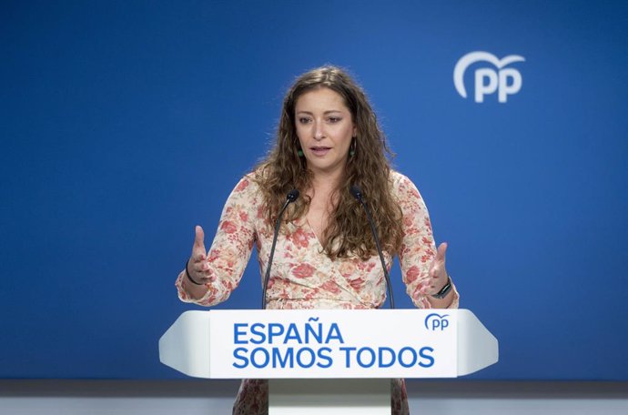 Archivo - La vicesecretaria de Sanidad y Educación del PP, Ester Muñoz, durante una rueda de prensa tras la celebración del Comité de Dirección del Partido Popular en la sede nacional del partido, en Madrid (España). 