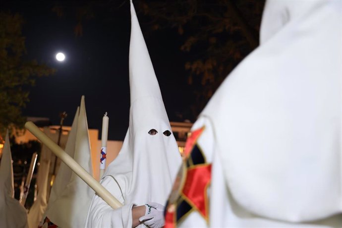 Archivo - Varios cofrades procesión del Cristo de la Sangre, a 6 de abril de 2023, en Palma, Mallorca, Islas Baleares (España). 