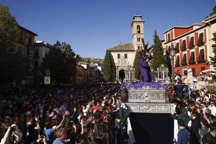 Archivo - Procesión de Nuestro Padre Jesús del Gran Poder en Martes Santo en Granada, en imagen de archivo