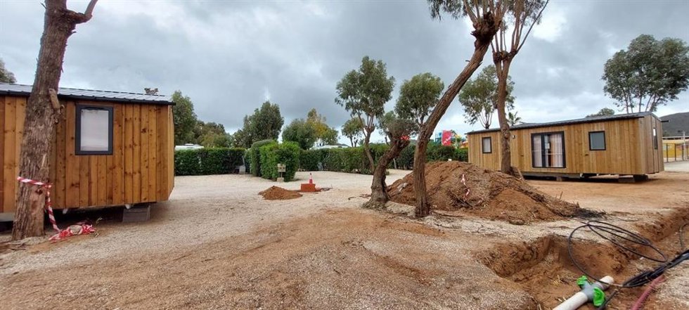 El Ayuntamiento de Cartagena ordena el precinto de aseos en ruina y 81 viviendas ilegales en Villas Caravaning