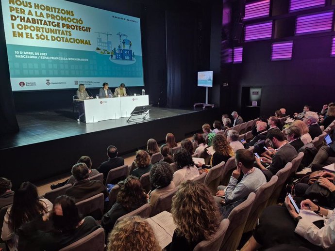 Casi 300 personas han participado en la jornada sobre vivienda