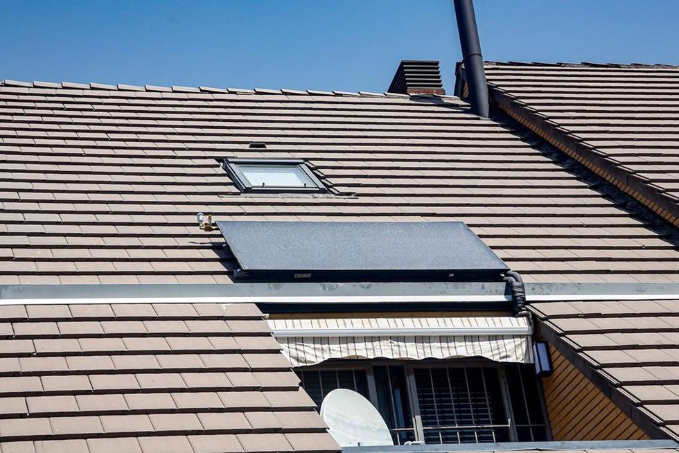 Archivo - (Foto De ARCHIVO) Panel Solar En El Tejado De Un Edificio De Madrid.    Ricardo Rubio / Europa Press 24/7/2019