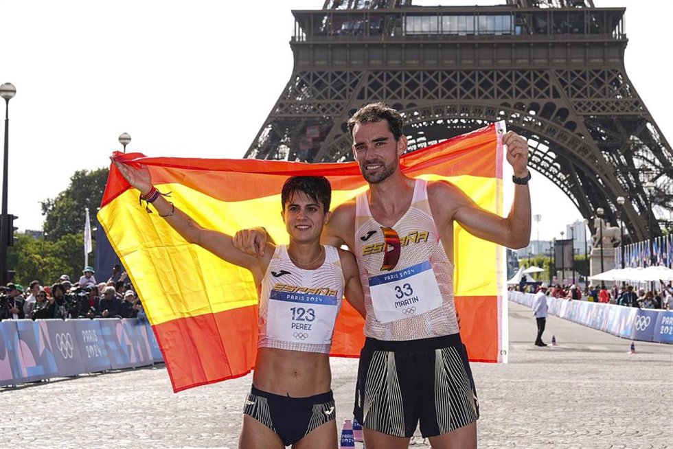 Archivo - Los atletas María Pérez y Álvaro Martín, en los Juegos de Paris 2024. 