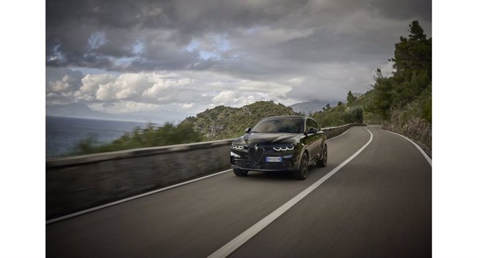 Alfa Romeo lanza la 'colezzione' Intensa de sus modelos, desde los 35.500 euros.