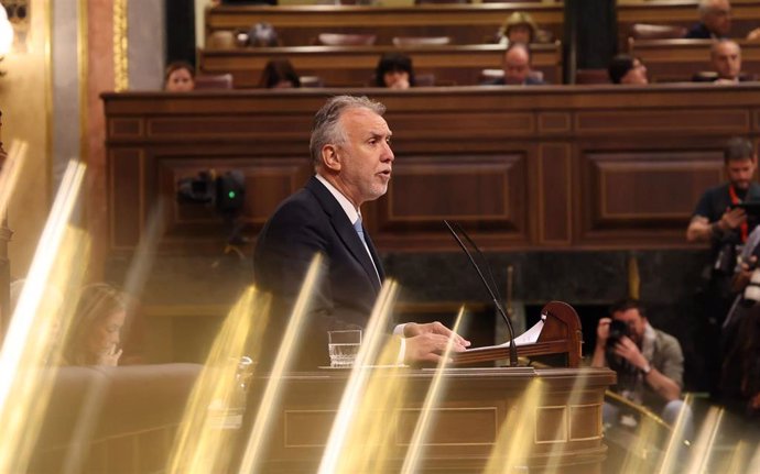 El ministro de Política Territorial, Ángel Víctor Torres, en la tribuna del Congreso