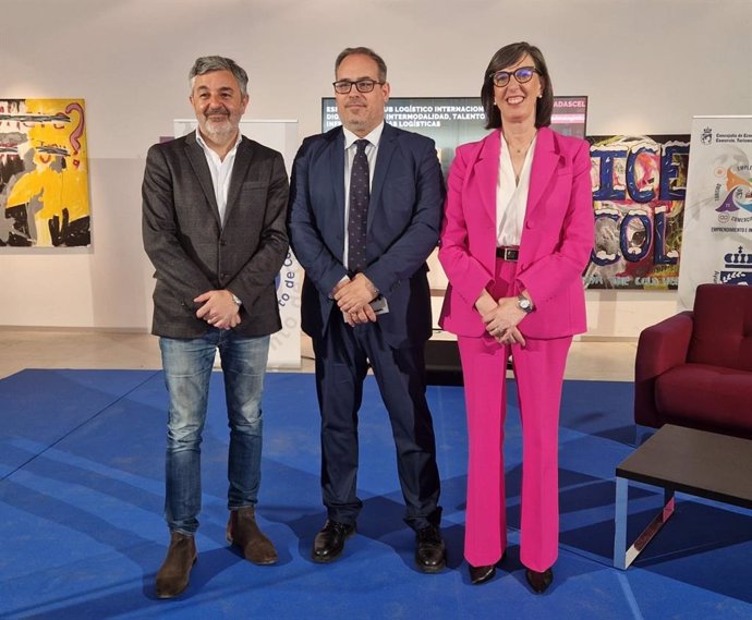 La presidenta de la Autoridad Portuaria de Gijón, Nieves Roqueñí, en el IV Foro del Transporte, celebrado con motivo del Día Internacional de la Logística en la localidad de Coslada, en Madrid.