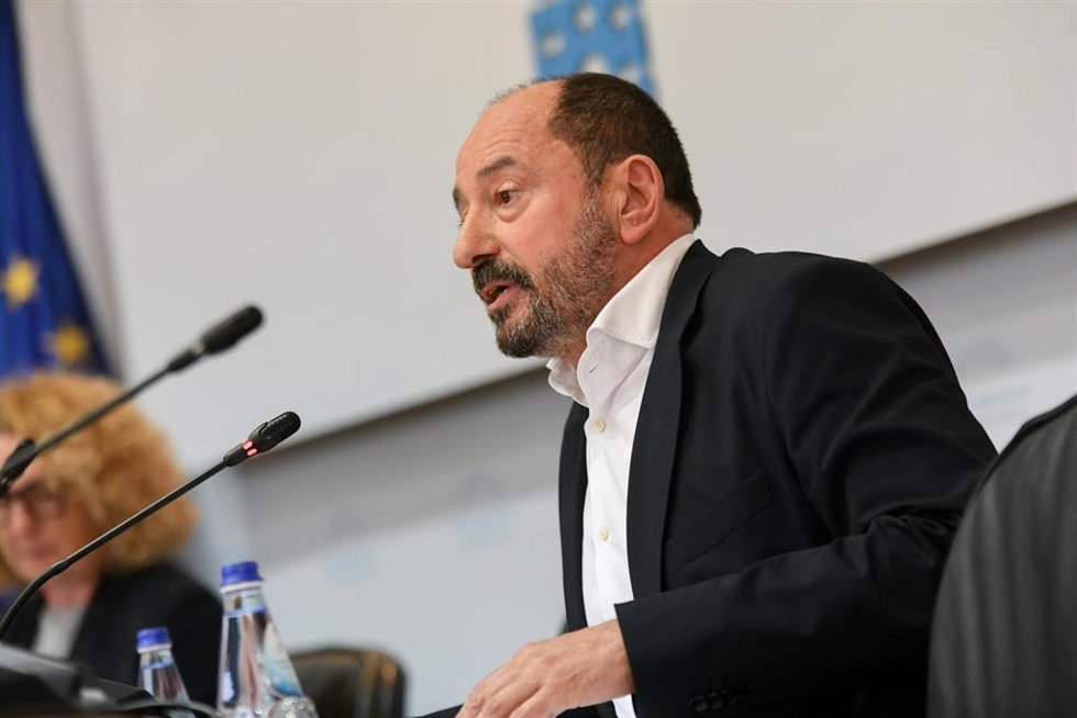 El director de Turismo de Galicia, Xosé Merelles, en la comisión 4 del Parlamento de Galicia.