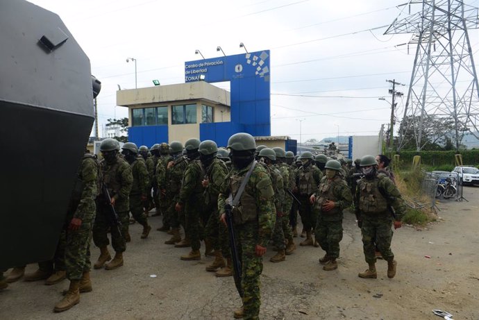 Archivo - 12 de agosto de 2023, Guayaquil, Equador: (INT) Operação policial na Penitenciária Zonal nº 8, devido ao assassinato do popular candidato presidencial, Fernando Villavicencio. 12 de agosto de 2023, Guayaquil, Equador:  Uma força conjunta de 4.00