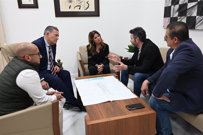 Reunión sobre la implantación de Santana Factory en Linares.