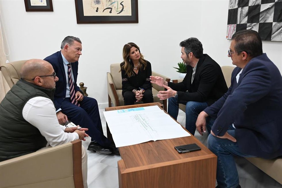 Reunión sobre la implantación de Santana Factory en Linares.