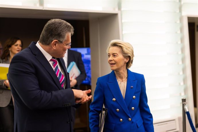 Archivo - El comisario de Comercio y negociador de la UE, Maros Sefcovic, con la presidenta de la Comisión Europea, Ursula von der Leyen.