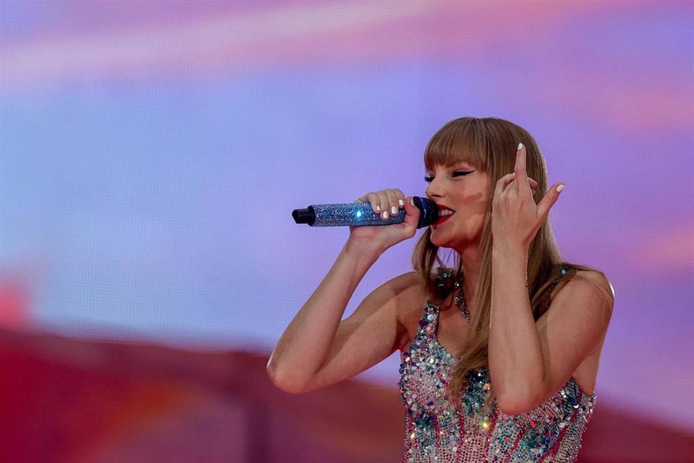 Archivo - La cantante Taylor Swift durante la primera de sus dos actuaciones en el Estadio Santiago Bernabéu, a 29 de mayo de 2024, en Madrid (España).