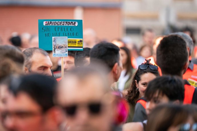 Manifestación de la plantilla de Bridgestone en la jornada de huelga por el ERE, a 8 de abril de 2025, en Basauri (Bizkaia)