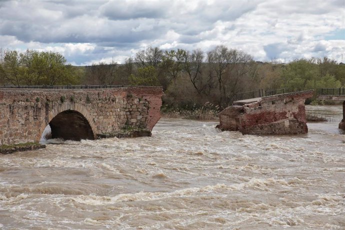 Parte del Puente Romano de Talavera de la Reina dañado como consecuencia de la crecida del río Tajo, a 24 de marzo de 2025, en Talavera de la Reina, Toledo (España).