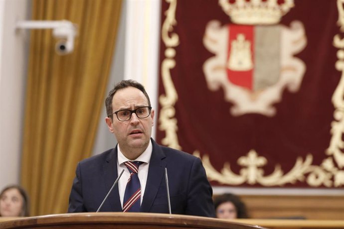 El diputado del PP José Antonio Martín-Buro en el pleno de las Cortes de C-LM.