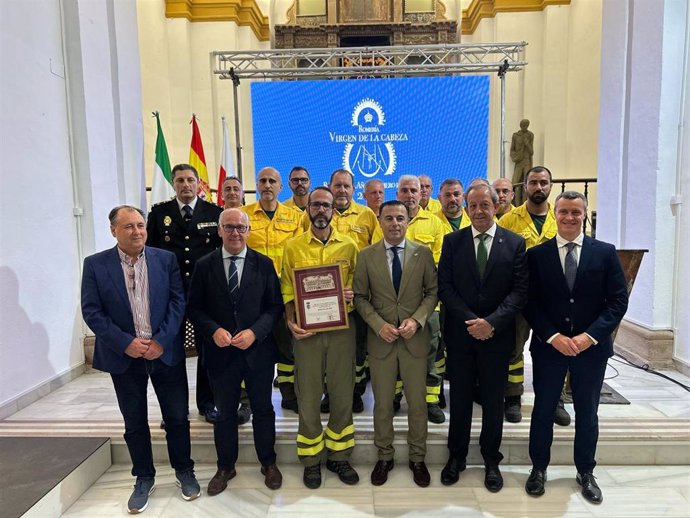 El secretario general de Interior y director gerente de la Agencia Andaluza de Emergencias (EMA), Alejandro García Gil, recoge galardón 'Romero de Oro'.