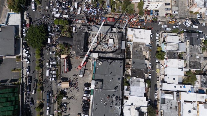 Imagem aérea do desabamento do teto de uma discoteca na capital da República Dominicana, Santo Domingo, que deixou dezenas de mortos.