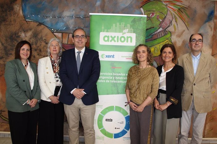 Firma de acuerdo de colaboración entre la Universidad de Sevilla y Axión.