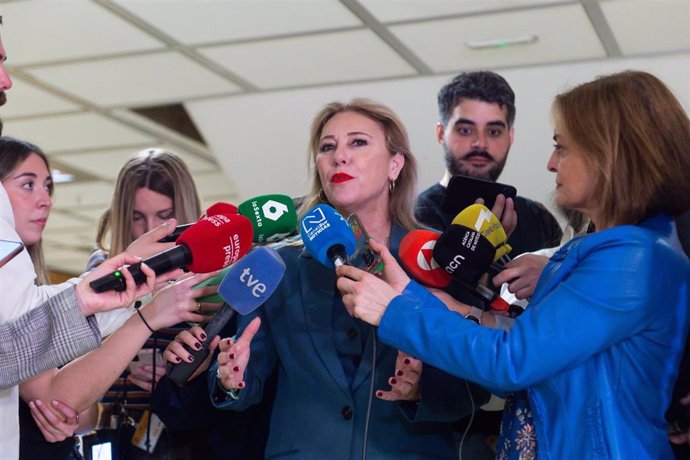 La consejera de Economía, Hacienda y Fondos Europeos y portavoz de la Junta de Andalucía, Carolina España, atiende a los medios tras el Pleno del Consejo Interterritorial de Internacionalización en Madrid. (Foto de archivo).
