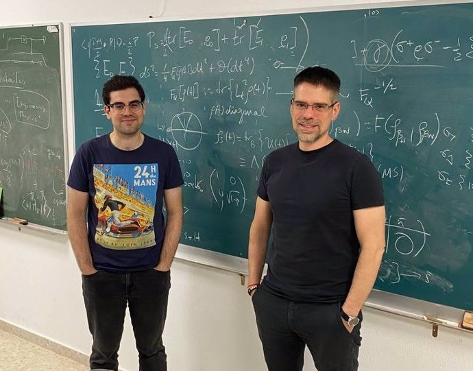 Los científicos Álvaro Tejero y Daniel Manzano