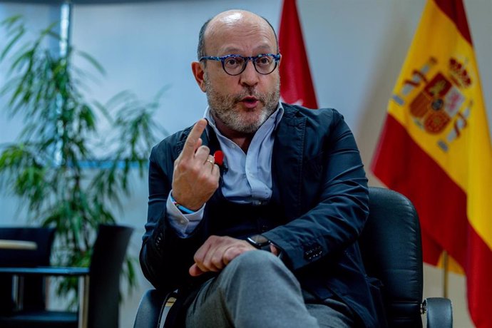 Archivo - El delegado de Políticas Sociales, Familia e Igualdad en el Ayuntamiento de Madrid, José Fernández, durante una entrevista para Europa Press, en el  Área de Gobierno de Políticas Sociales, Familia e Igualdad, a 2 de diciembre de 2024, en Madrid 