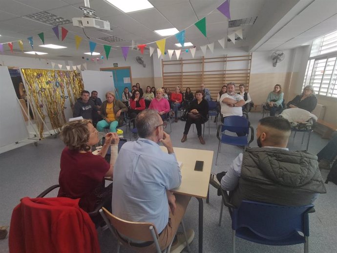 Familias de centros de educación especial se reúnen en el CEE Rosa Llàcer