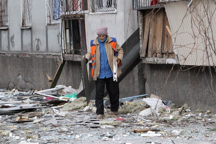 Edificio destruido por un ataque ruso en la ciudad ucraniana de Dnipro