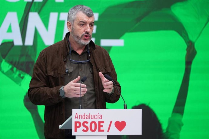 El secretario general de UGT Andalucía, Oskar Martín, este viernes durante su comparencia tras reunirse con la secretaria general del PSOE de Andalucía, María Jesús Montero.